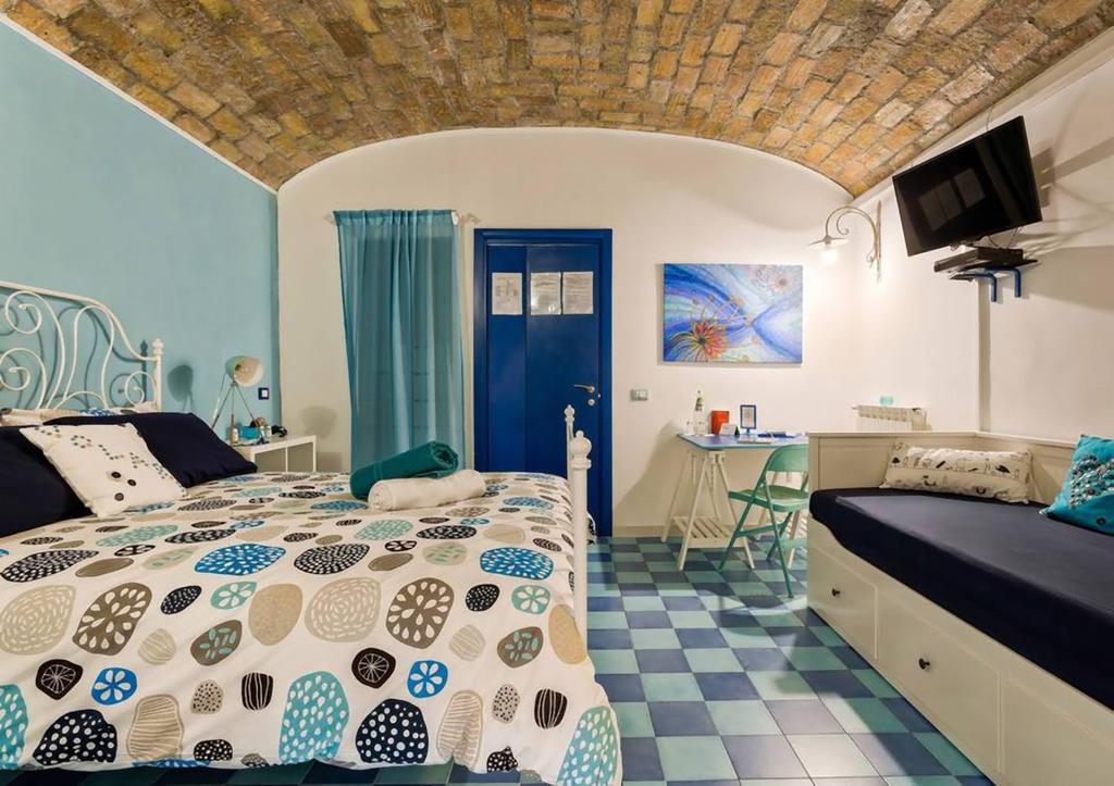 Bed And Colors Apartment Rome Bilik gambar